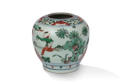 null 中国，康熙年间（1661-1722年

瓷器和搪瓷壶的绿色家庭，装饰着儿童玩耍。



H.15 cm - D. 16,2 cm

(缺盖、磨损、破损...