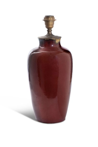 null 中国 20世纪。约1930年的中国风格

瓷器和牛血珐琅的卵形花瓶装成灯。



H.35厘米

(在底部穿刺)