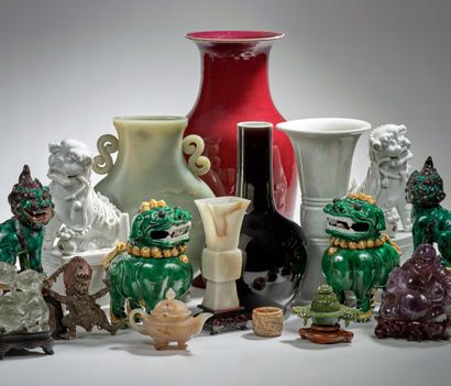 CHINE deuxième moitié du XIXe siècle 


A baluster vase in porcelain and oxblood...