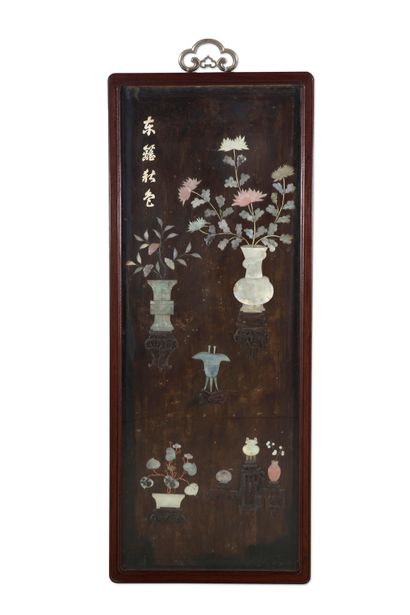CHINE vers 1900 


Four lacquered wood panels, with inlaid decoration of hard stones,...