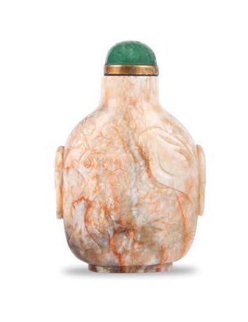 CHINE FIN XIXE SIÈCLE 


A beige jade baluster bottle with rust veins, decorated...