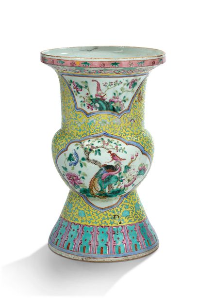null Canton, 19th century 

Pair of porcelain and polychrome enamel vases decorated...