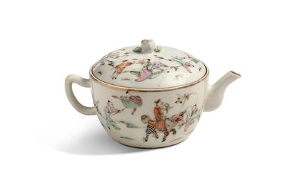 null China, Tongzhi period (1856-1875)

A Famille Rose porcelain and enamel teapot,...