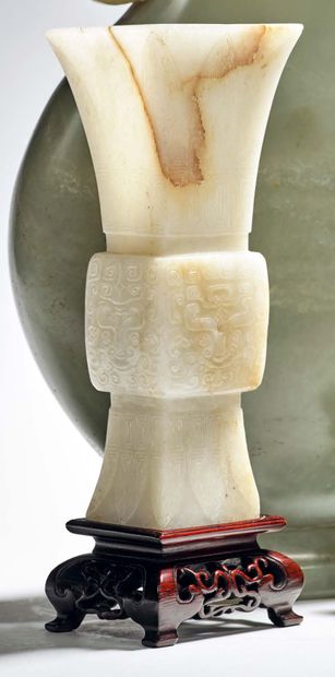 CHINE XVIIIe siècle 


White jade Gu vase, partially infused with rust, decorated...