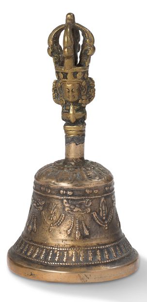 TIBET XIXe siècle 


Lot comprising a gilt bronze Vajra, in the form of eight dragon...