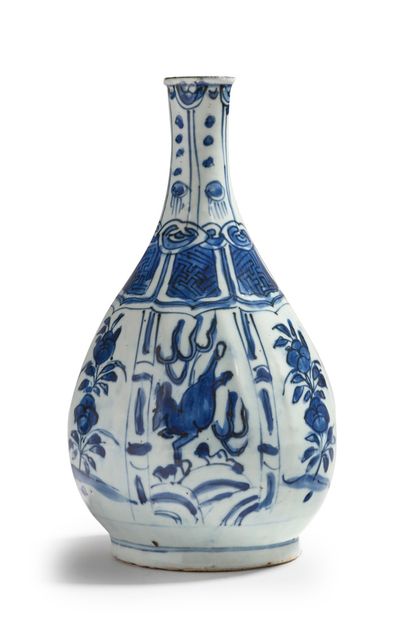 CHINE STYLE WANLI 


Porcelain pirifiorme vase with blue-white decoration of stylized...