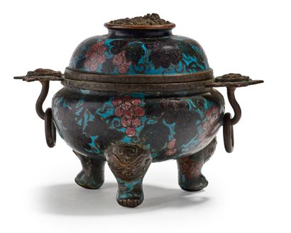 CHINE PÉRIODE MING, XVE SIÈCLE 


A bronze and polychrome cloisonné enamelled covered...
