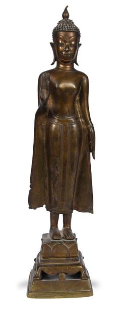 LAOS XVIIIe SIÈCLE 


Statuette en bronze de belle patine claire, représentant le...