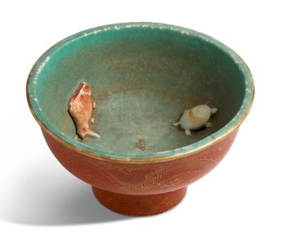 CHINE PÉRIODE DAOGUANG 


Porcelain bowl on a small foot, the coral enamelled rim...