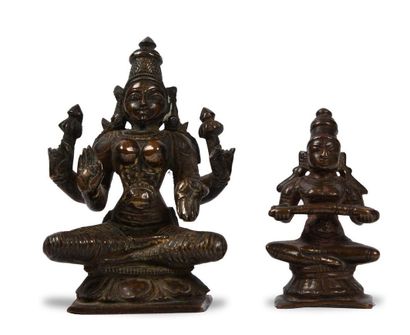 INDE XVIIIE - XIXE SIÈCLE 


Two bronze statuettes representing the goddess Lakshmi...