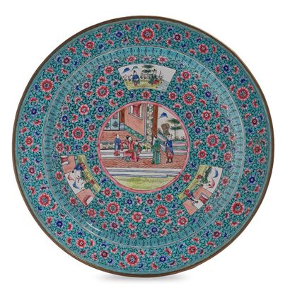 Chine XIXe siècle 


Grande coupe en émaux de la famille rose sur cuivre à décor...