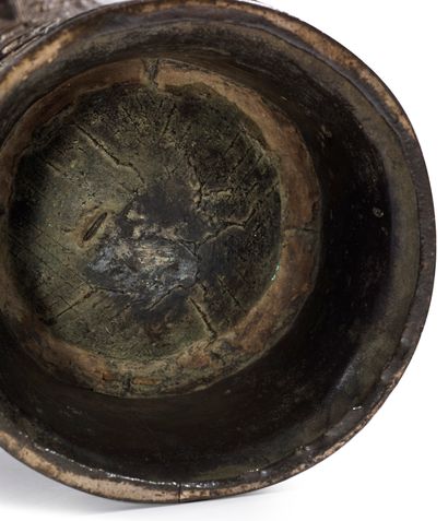 CHINE PÉRIODE SONG, XIIE - XIIIE SIÈCLE 


Vase Zun en bronze de patine brune, de...
