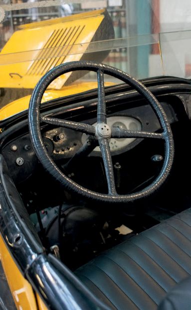 1927 Citroën B14 Torpédo 
俏皮的鱼雷版

旧的修复工作将被接管

品牌的象征性模型



没有登记文件

底盘编号3242



虽然它们看起来很像，但B14在技术上与10HP系列有根本的不同。1926年推出的这款车，底盘和发动机变得更加灵活，变速箱得到加强，悬挂系统也进行了修改，以提高道路的稳定性。四个脚踏鼓式制动器，更平稳的转向和更大的油箱使情况更加完善。凭借B14...