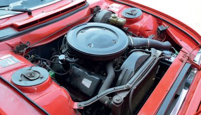 1975 Peugeot 504 V6 Cabriolet 
由宾尼法利纳公司签署的优雅的生产线

有吸引力的估价

罕见的V6版本



法国注册

底盘编号2181312



从轿车衍生出的双门跑车和敞篷车是标致的一项传统。在203和403之后，标致为404车型请来了宾尼法利纳，他创造了不同于轿车的车身，取得了我们所知道的成功。凭借1968年推出的504，这家来自索肖的制造商证实了这一规则，并将明智的四门轿车改造成了值得横跨高山的优雅轿跑车。虽然形状在其职业生涯中不断演变，但它保留了最初设计的优雅。该车从1969年到1983年生产，越来越多的收藏家在寻找优雅舒适的法国车。1974年，顶级的V6版本出现了，这是与雷诺和沃尔沃联合开发的2.7升发动机带来的第一个标致汽车。该车结合了动力和可靠性，同时又不放弃自1969年推出以来的优雅气质，其产量不到1000辆。

我们介绍的这个例子是标致504...