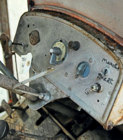 Circa 1960 Tracteur à moteur Citroën B2 
Handbuilt

Citroën technology

To be restarted



No...