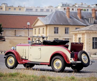 1933 Peugeot 301 C Roadster 
非常罕见的敞篷车版本

有趣的历史

优雅的设计



英语注册

海关清关的车辆

底盘编号562089



在20世纪20年代末的经济危机之后，许多制造商试图自我更新以更好地生存。索肖公司生产了它的第一个量产车型，即201，代表了该公司的入门级车型。它在商业上取得了真正的成功，并很快推出了一个中档次的姐妹车型：301。从一开始，这款车型就有四个不同的版本，其中最稀有和最著名的是Roadster。我们的例子是这些罕见的版本之一，并有一个有趣的历史。它现在的主人在南非发现了这辆车，它显然是在20世纪70年代初由...