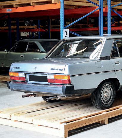 1979 Peugeot 604 TI 
1980年代的法国豪华汽车

有趣的翻修项目

漂亮的铜锈



法国注册

没有技术控制

底盘编号：561354



20世纪70年代的标致汽车系列以豪华的604作为其标准配置。今天，人们仍然将总统、参议员或富有的实业家的汽车形象与这种轿车联系在一起。我们的例子保存得相当好。外部漆面状况良好，皮革内饰也有足够的光泽。唯一的外观缺陷是没有手套箱盖!从机械的角度来看，要想完全安全地再次使用这款豪华的轿车，需要进行一次大修。...
