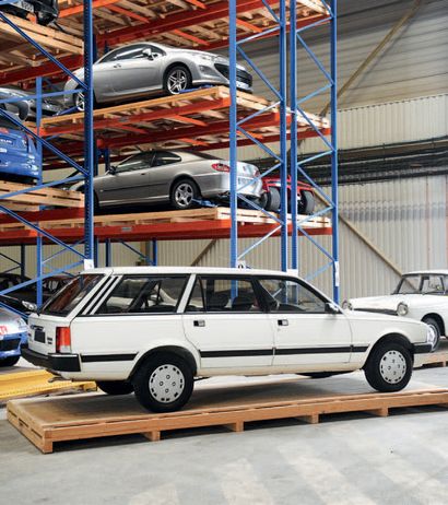 1992 Peugeot 505 SXD Break 
7座家庭版

防穿刺发动机

只有100公里



没有登记

底盘编号：VF3551F5803249844



作为标致的最后一款轿车和旅行车，505是狮子品牌的一个显著成功。该车可靠而坚固，在欧洲、非洲甚至在美国的销量超过了130万辆，其中许多被用作出租车。它一直生产到1992年，尽管其替代品605在1989年就已上市，这证明了它在年轻家庭中的成功。...