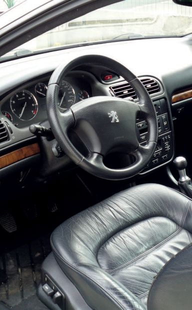 2001 Peugeot 406 coupé V6 
仅43,000公里

二手货

状况非常好



法国注册

底盘编号：VF38CXFXA81403694



我们介绍的这辆车于2001年11月16日在布列塔尼投入使用。这辆406...