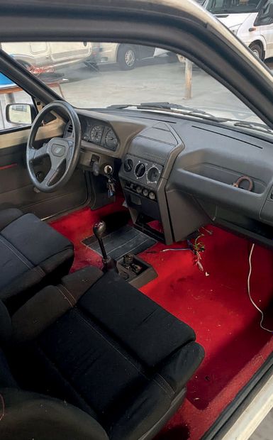 1988 Peugeot 205 Rallye 1.3 
Troisième main

Intéressant projet de restauration

Pièces...