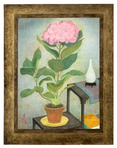 MAI TRUNG THU (1906-1980) Composition à l’hortensia, 1955 Encre et couleurs sur soie,...