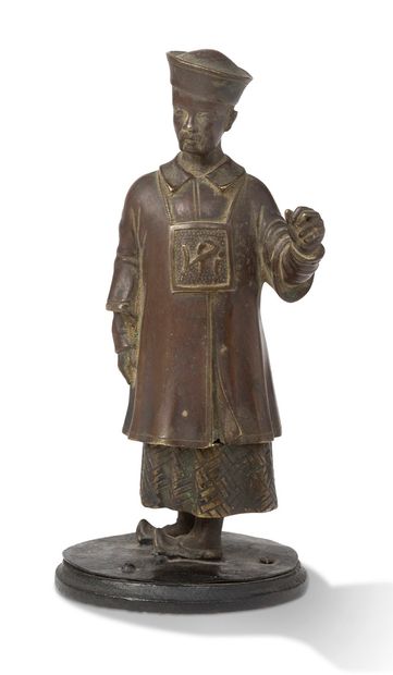 VIETNAM FIN XIXE SIÈCLE 
Patinated copper subject representing a dignitary, in two...