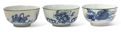 VIETNAM FIN XIXe SIÈCLE 
A set of six metal-rimmed porcelain bowls with blue underglaze...