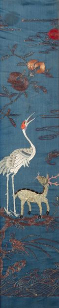 CHINE DU SUD XXE SIÈCLE 
Set of three embroidered panels representing for one; a...