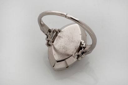 null BAGUE «MONTRE ART DÉCO»
Diamants tailles rose et baguette, platine (850)
Boitier...