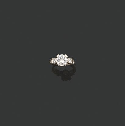 null BAGUE «DIAMANT»
Diamant taille moderne, diamants ronds
Or gris 18k (750)
Td....