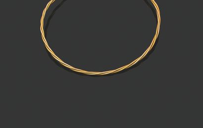 CARTIER Collier jonc torsadé
Or 18k (750)
Signé, numéroté
Pb. : 34.6 gr
A gold necklace,...