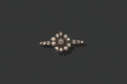 null COLLIER «NÉGLIGÉ»
Diamants taille rose sur paillon, argent (<800)
Époque XIXème...