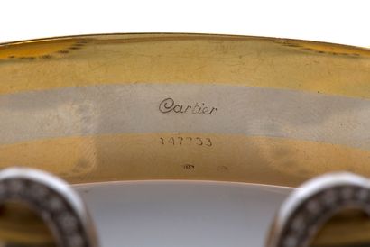CARTIER BRACELET «C»
Diamants, trois ors 18k (750)
Signé, numéroté
Diam. : 6 cm -...