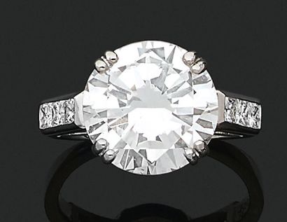 BOUCHERON BAGUE «DIAMANT» Diamant taille brillant et diamants taille princesse Platine...