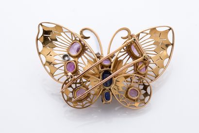 null BROCHE «PAPILLON»
Saphirs roses, saphirs bleues, diamants ronds
Or rose 18k...