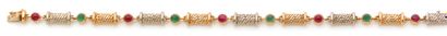 VAN CLEEF & ARPELS Bracelet
Cabochons de rubis et émeraudes Or jaune et gris 18k...