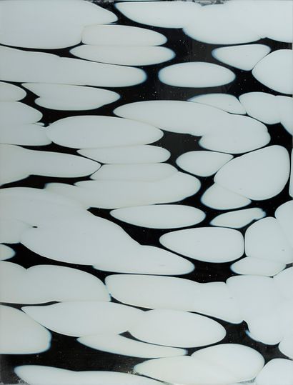JEAN-MICHEL OTHONIEL (né en 1964) 
云镜, 2004 

银色吹制玻璃，背面有艺术家签名和编号28/99，独特的作品是系列的一部分。...