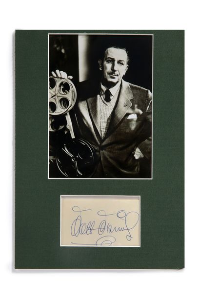 null 
照片 

4张带亲笔签名的照片。

Louis-Ferdinand Céline, Charles Chaplin, Walt Disney, Jean...