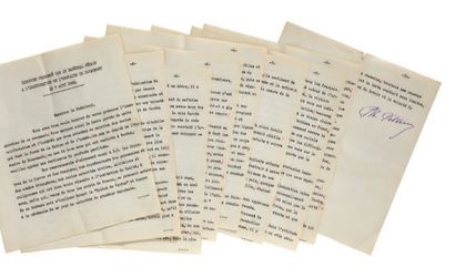 PÉTAIN PHILIPPE (1857-1951) MARÉCHAL,CHEF DE L'ÉTAT FRANÇAIS 
签名的手稿，贝当元帅于1932年8月7日在杜奥蒙骨灰盒落成典礼上的讲话；9页和4分之1的打印稿。

杜奥蒙遗骨馆落成典礼上的讲话原稿，在阿尔贝-勒布伦总统的见证下，用于收集在凡尔登战役中丧生的约13万名身份不明的法国或德国籍士兵遗骸的伟大纪念碑的落成典礼。讲话中的停顿用红色铅笔标注。贝当颂扬了...