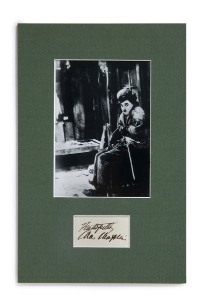 null 
PHOTOGRAPHS 

4 mounted photographs with autographs.

Louis-Ferdinand Céline,...