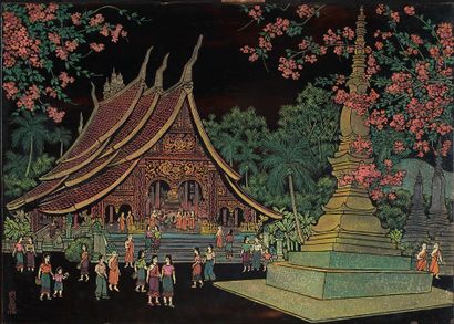 PHAM VAN DON (1917-2000) 
老挝的寺庙，1985年

带有多色增强效果的雕花漆器，左下方有签名和日期

49.5 x 70 cm - 19...