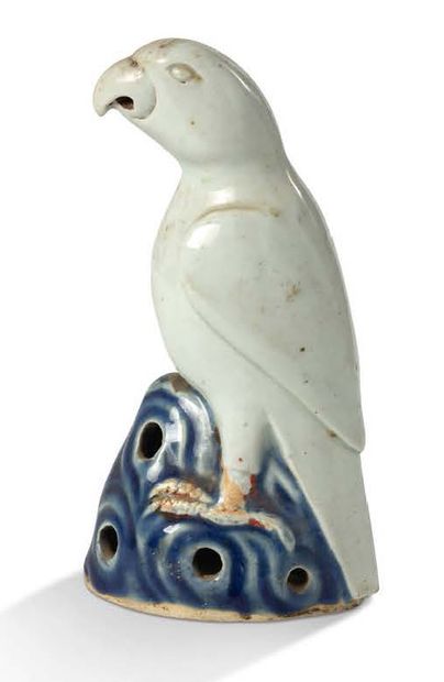 Chine XIXe siècle 
A celadon and blue enamelled biscuit subject, representing a parakeet...
