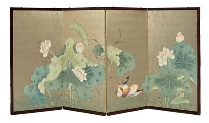 JAPON XXE SIECLE Screen with four leaves painted in polychrome on a silver background,...