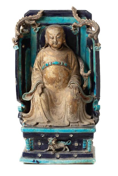 Chine XVIIe siècle 
Groupe en biscuit émaillé bleu turquoise et aubergine, représentant...