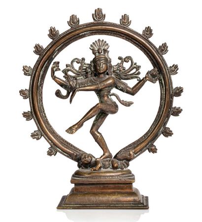 INDE XIXe SIÈCLE 
Sujet en bronze, représentant Shiva Nataraja, dans sa représentation...