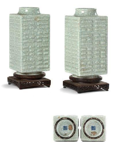 CHINE MARQUE ET PÉRIODE DAOGUANG (1820-1850) 
Paire de vases Cong en porcelaine et...