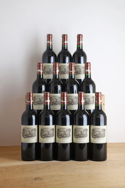 null 12 B CHÂTEAU LAFITE ROTHSCHILD (3 light if not perfect) - 2002 - GCC1 Pauil...