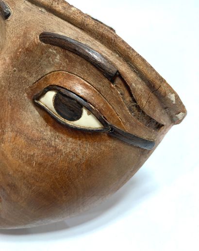 null 
Wooden SARCOPHAGUS MASK with inlays.



Visible technical parts, tenons, remains...