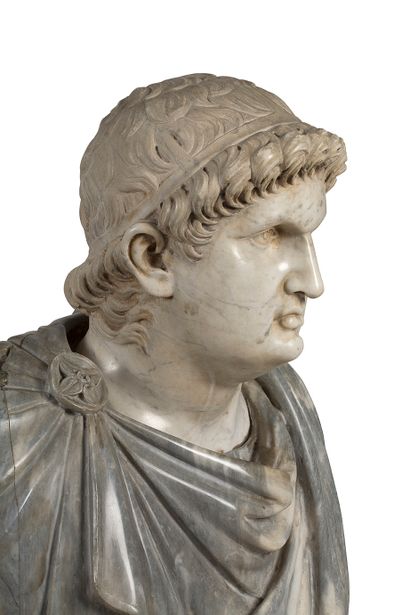 null BUSTE DE NÉRON empereur romain
Tête en marbre blanc et la chlamyde en marbre...