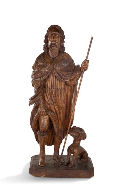 + 雕花木制的圣洛奇，有多色的痕迹，背面镂空。他穿着朝圣者的斗篷，揭开他的右腿，露出他的布波，那是他脚下的狗。...